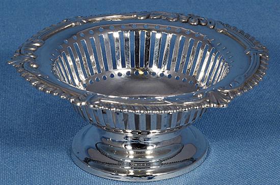 4 x silver dishes.